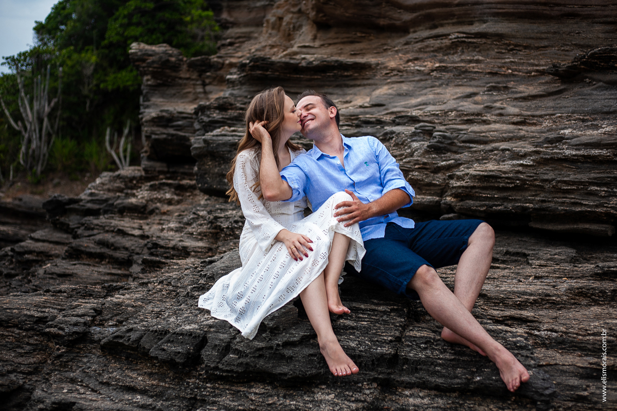 ensaio fotográfico de casal pré wedding na Praia do Forno em Búzios - RJ