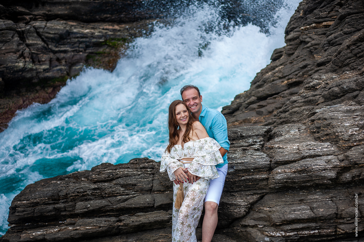 ensaio fotográfico de casal pré wedding na Ponta da Lagoinha em Búzios - RJ