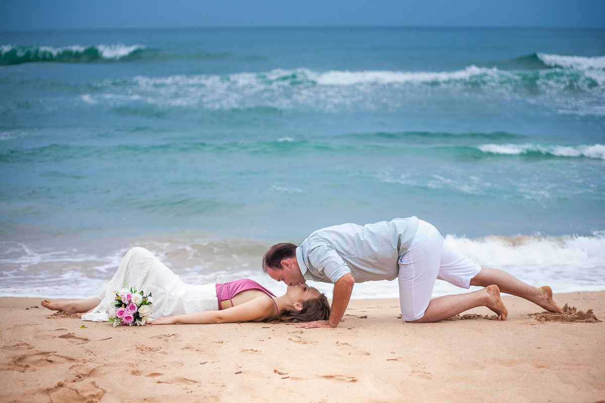 ensaio fotográfico de casal pré wedding na Praia de Tucuns em Búzios - RJ