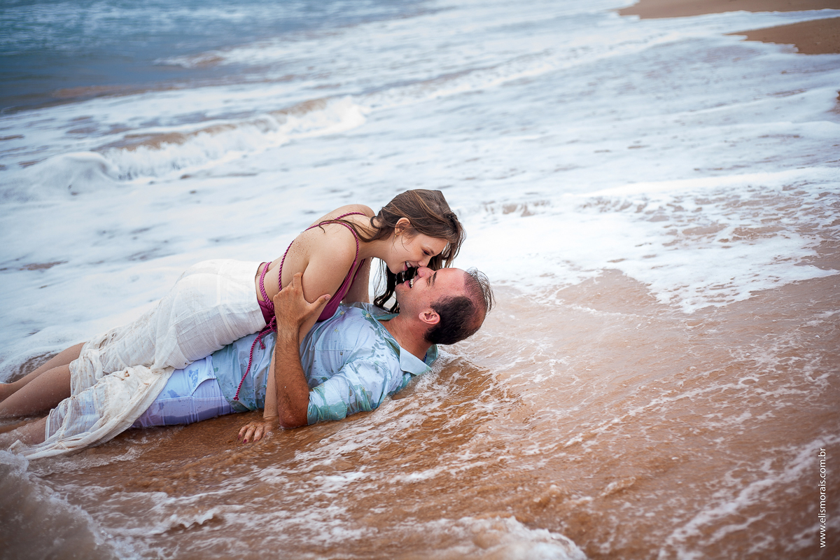 ensaio fotográfico de casal pré wedding na Praia de Tucuns em Búzios - RJ