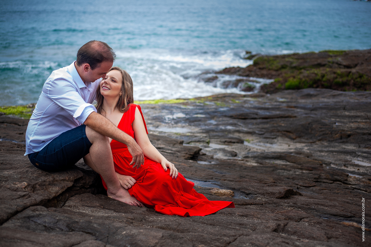 ensaio fotográfico de casal pré wedding na Praia Brava em Búzios - RJ