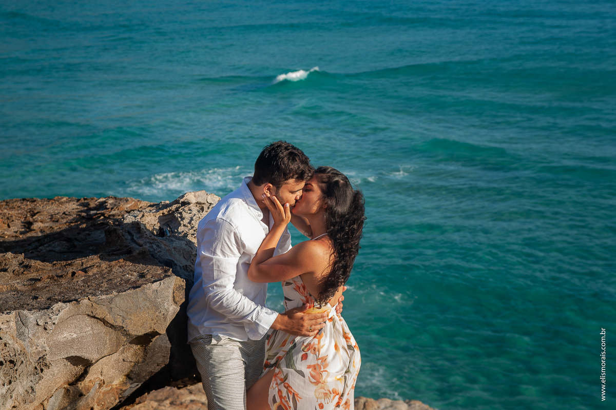 Ensaio Fotográfico de Casal na Praia Brava em Arraial do Cabo - RJ