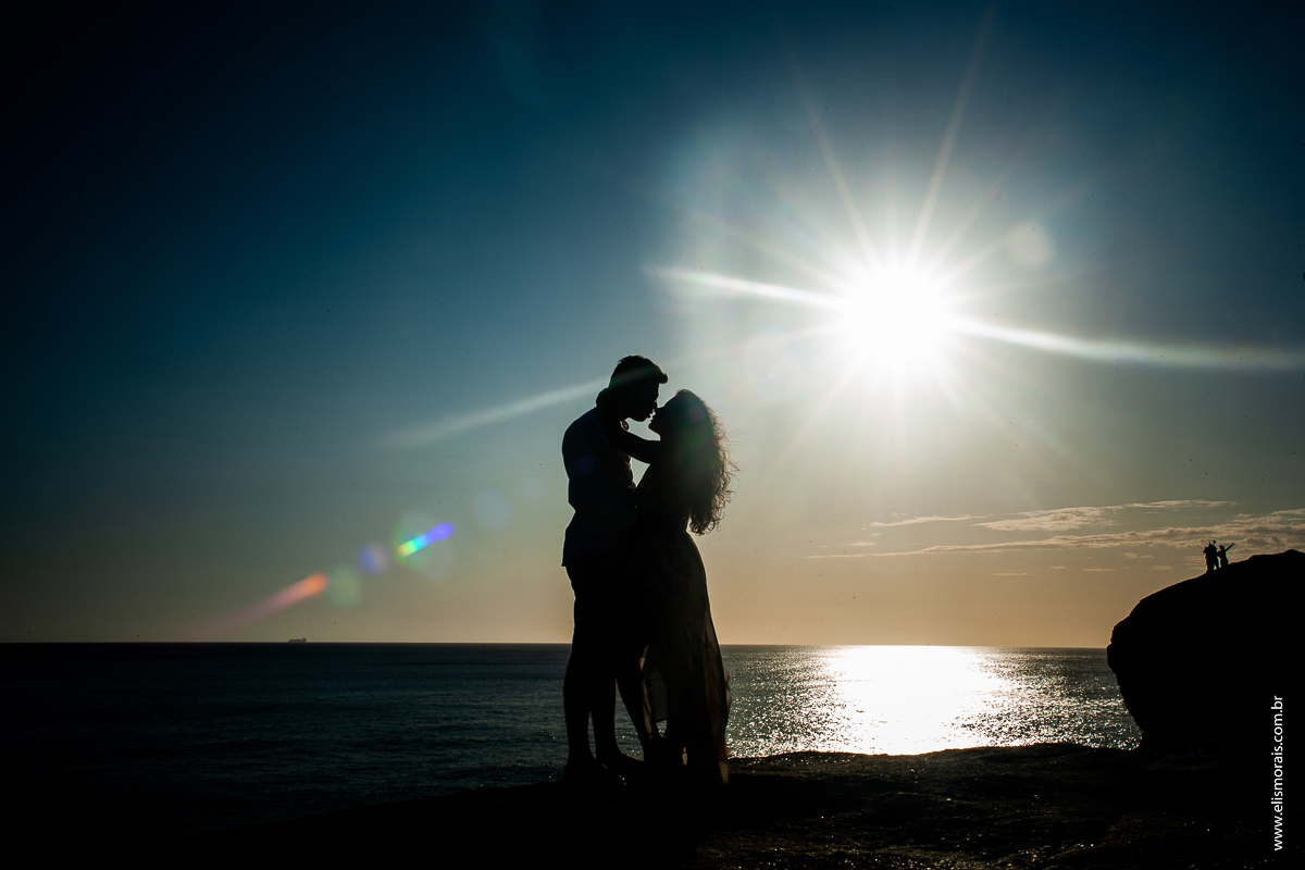 Ensaio Fotográfico de Casal na Praia Brava em Arraial do Cabo - RJ