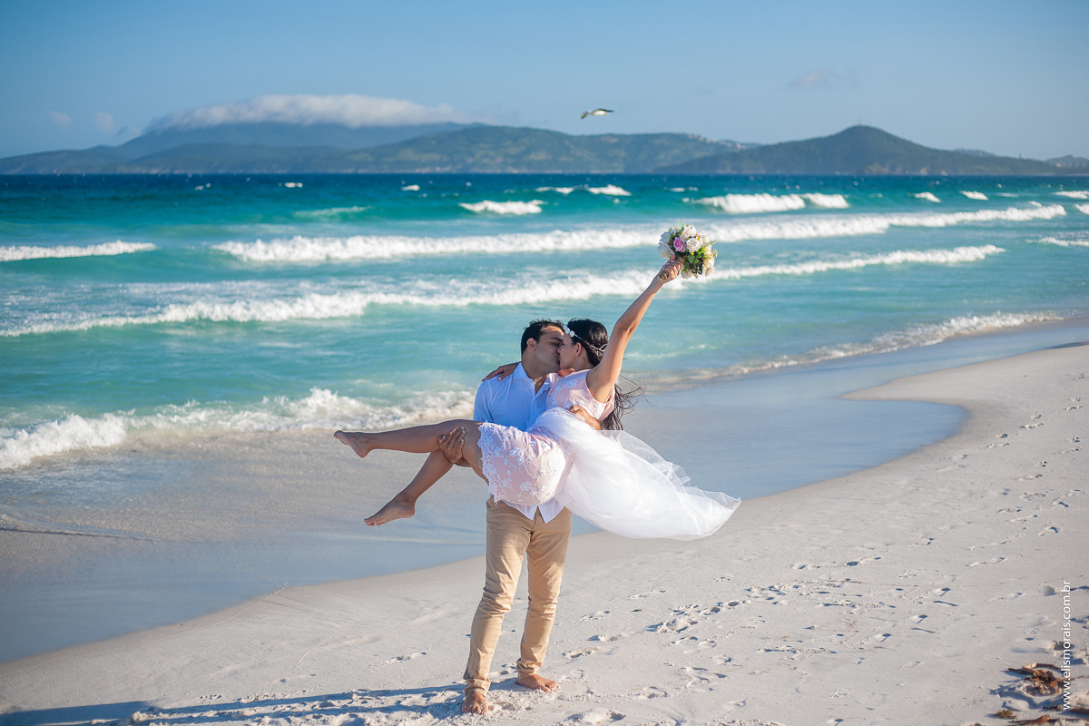 Elopement Wedding na Praia do Foguete em Cabo Frio - RJ
