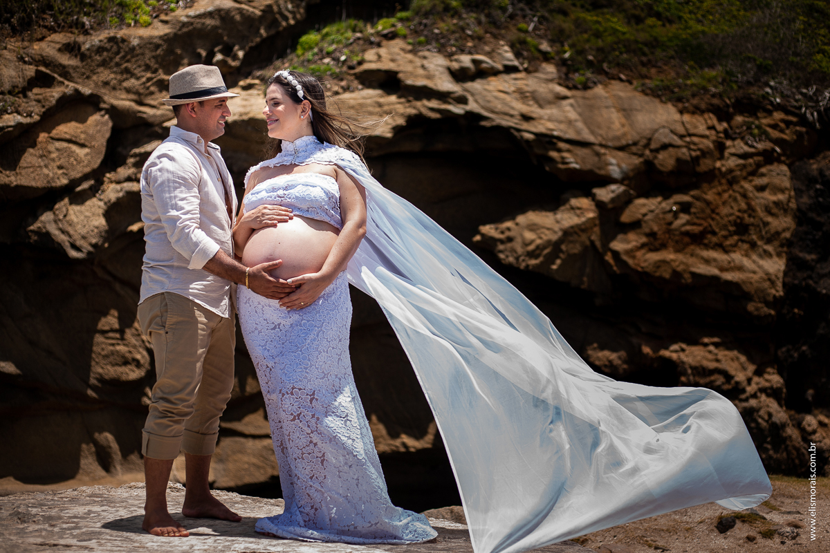 ensaio fotográfico gestante na Praia do Pontal em Arraial do Cabo - RJ