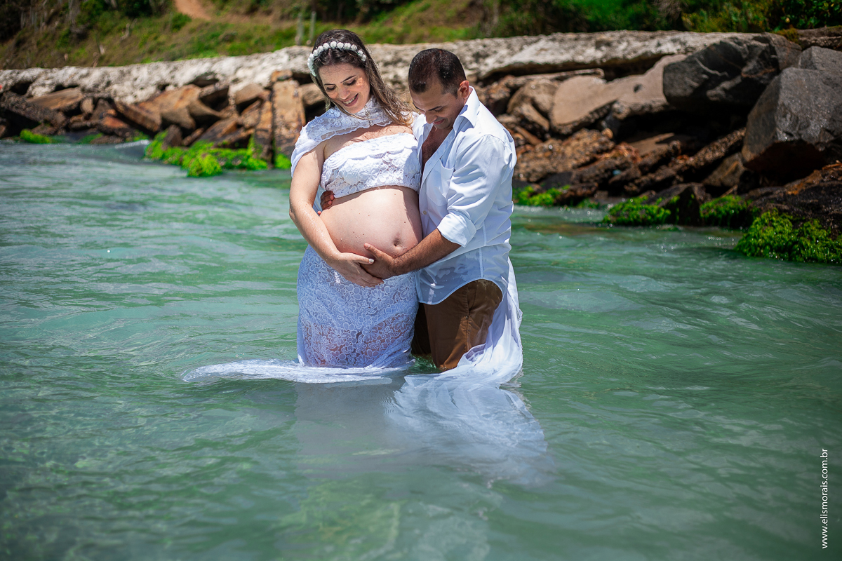 ensaio fotográfico gestante na Praia do Pontal em Arraial do Cabo - RJ