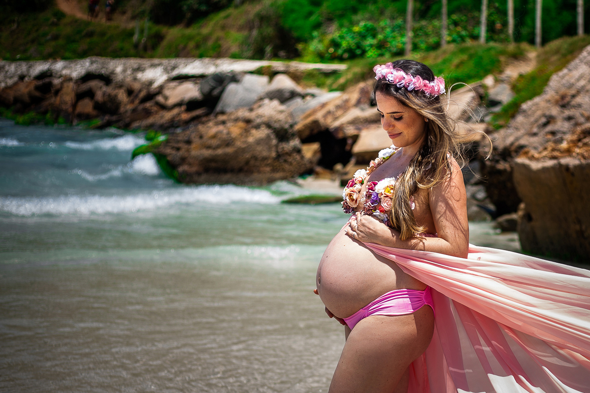 ensaio fotográfico gestante na Praia do Pontal em Arraial do Cabo - RJ