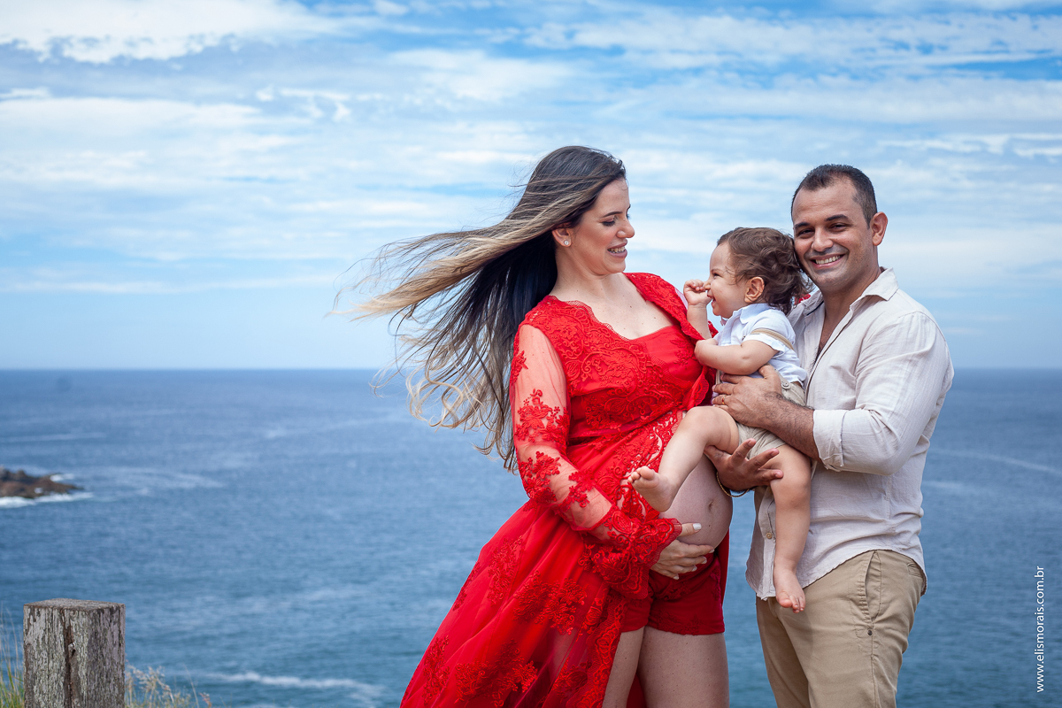 ensaio fotográfico gestante no mirante da Praia Grande em Arraial do Cabo - RJ