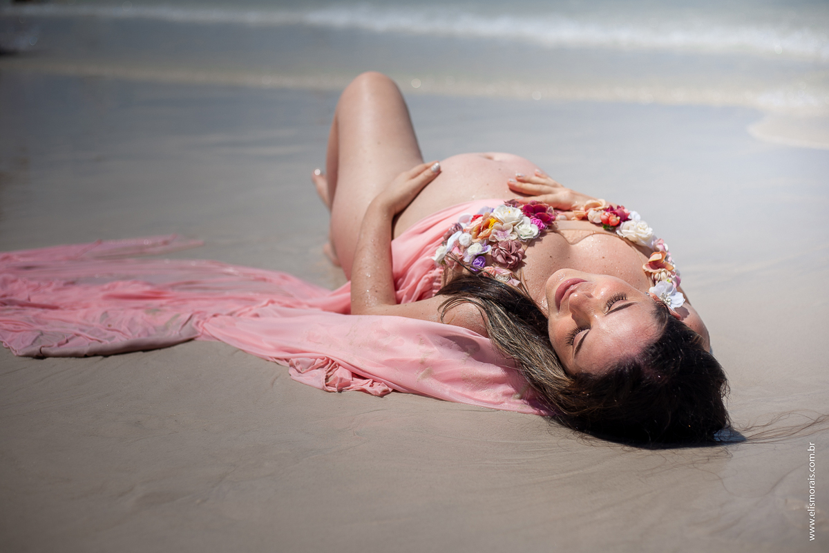 ensaio fotográfico gestante na Praia do Pontal em Arraial do Cabo - RJ