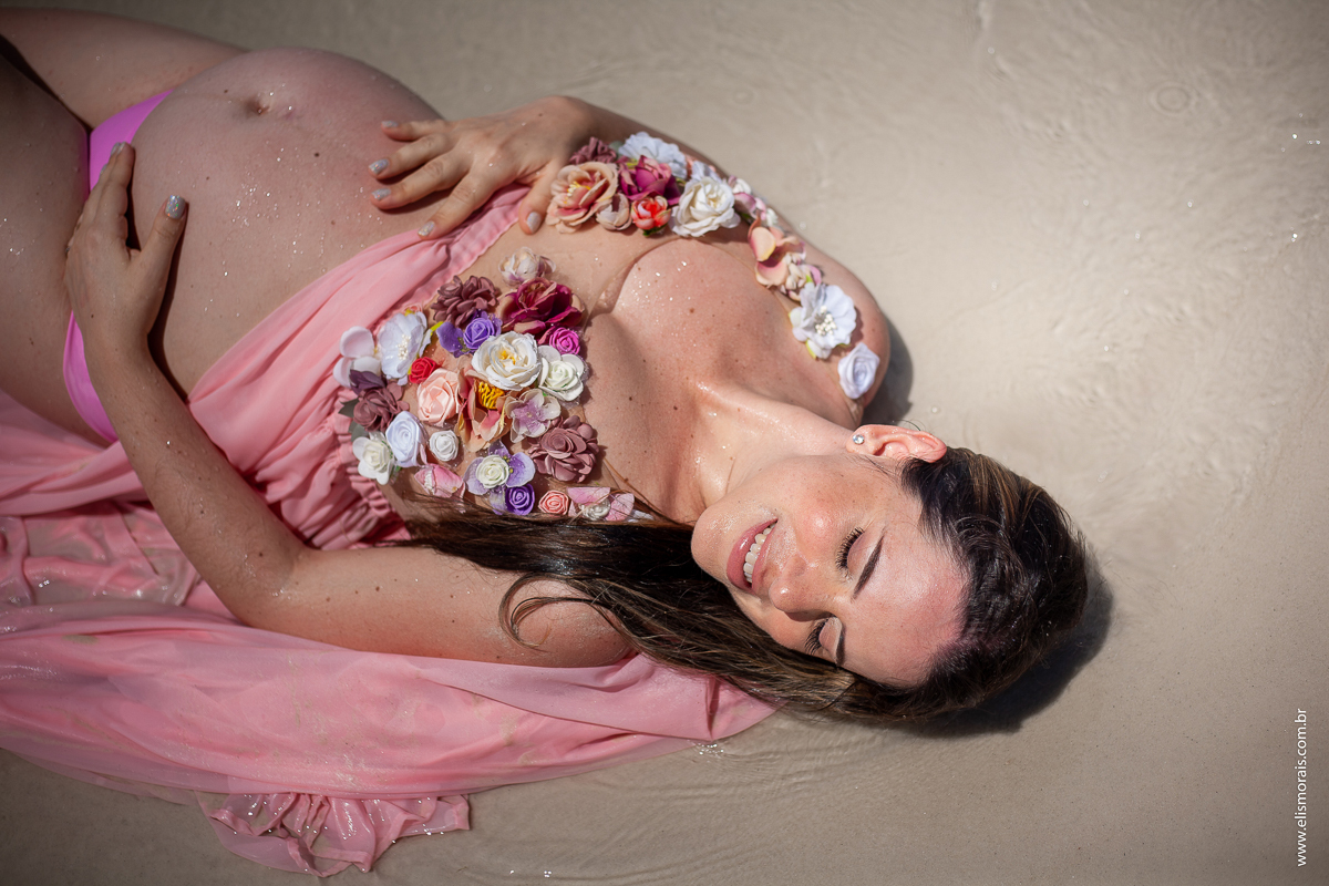ensaio fotográfico gestante na Praia do Pontal em Arraial do Cabo - RJ