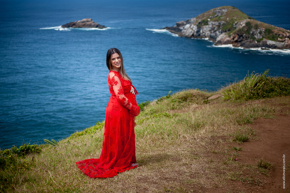 ensaio fotográfico gestante no mirante da Praia Grande em Arraial do Cabo - RJ
