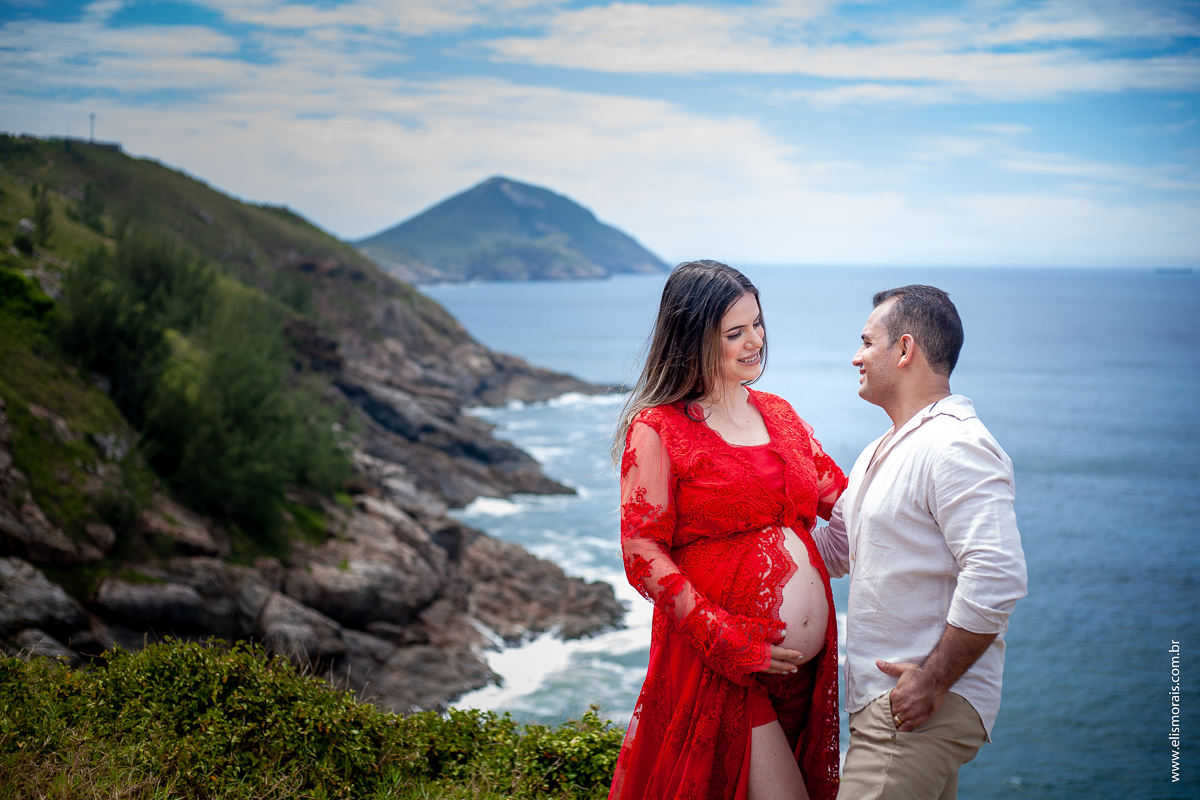 ensaio fotográfico gestante no mirante da Praia Grande em Arraial do Cabo - RJ