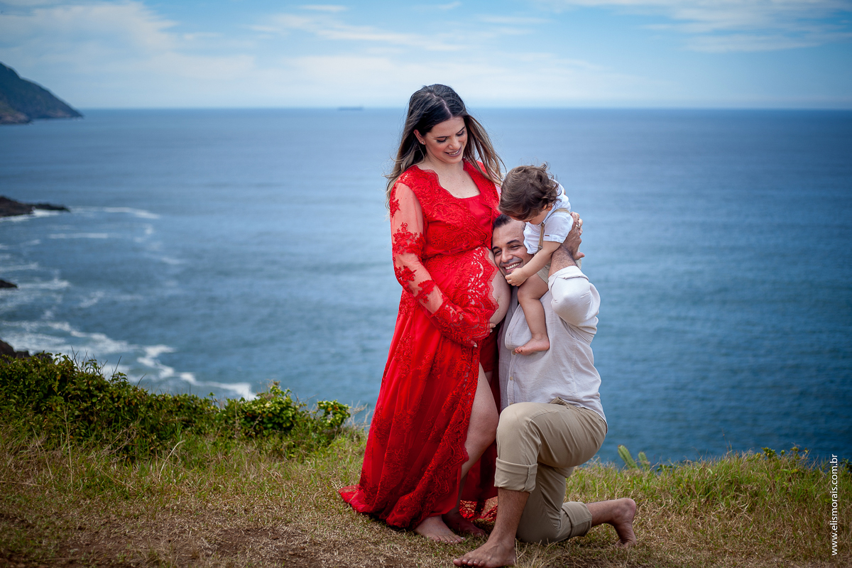 ensaio fotográfico gestante no mirante da Praia Grande em Arraial do Cabo - RJ