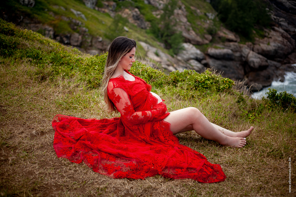 ensaio fotográfico gestante no mirante da Praia Grande em Arraial do Cabo - RJ