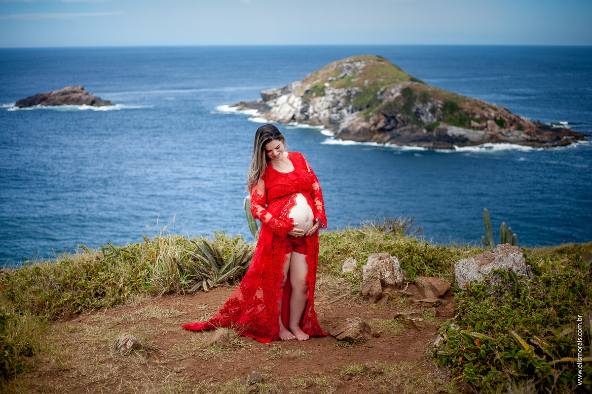 ensaio fotográfico gestante no mirante da Praia Grande em Arraial do Cabo - RJ