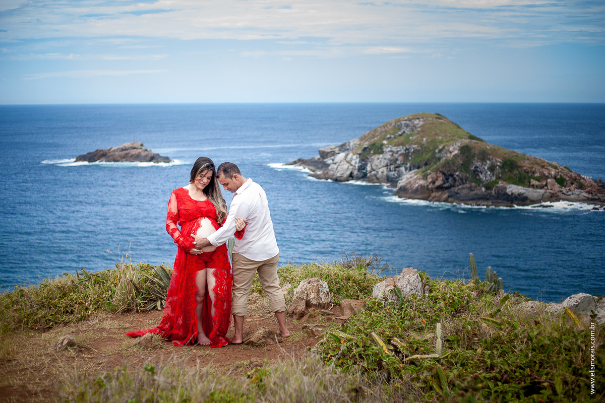 ensaio fotográfico gestante no mirante da Praia Grande em Arraial do Cabo - RJ