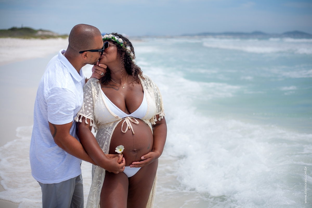 ensaio fotográfico gestante na Praia do Pontal em Arraial do Cabo - RJ