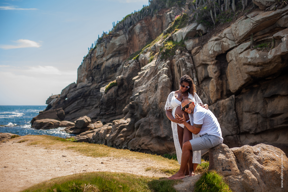 ensaio fotográfico gestante na Praia do Pontal em Arraial do Cabo - RJ