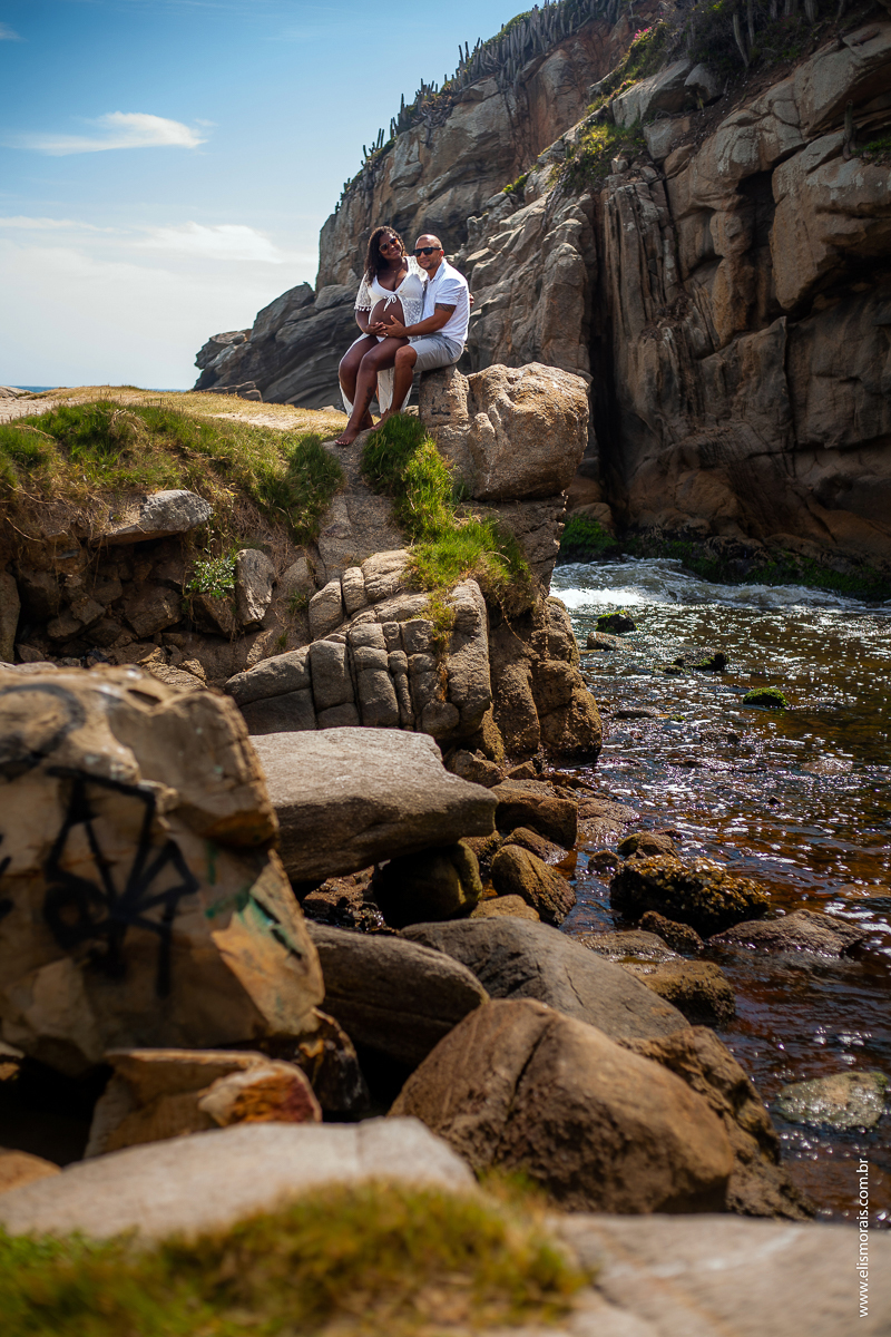 ensaio fotográfico gestante na Praia do Pontal em Arraial do Cabo - RJ
