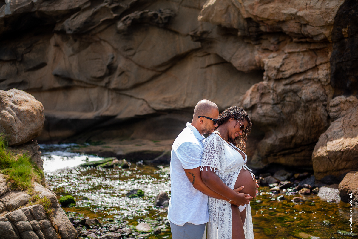 ensaio fotográfico gestante na Praia do Pontal em Arraial do Cabo - RJ