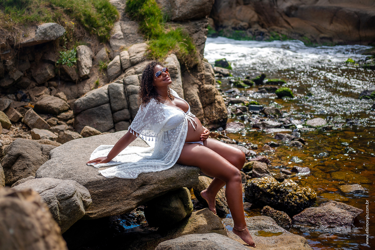 ensaio fotográfico gestante na Praia do Pontal em Arraial do Cabo - RJ