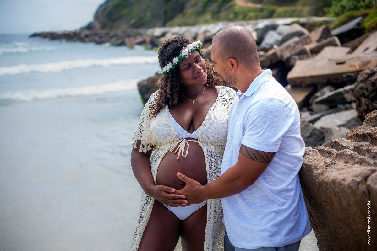 ensaio fotográfico gestante na Praia do Pontal em Arraial do Cabo - RJ