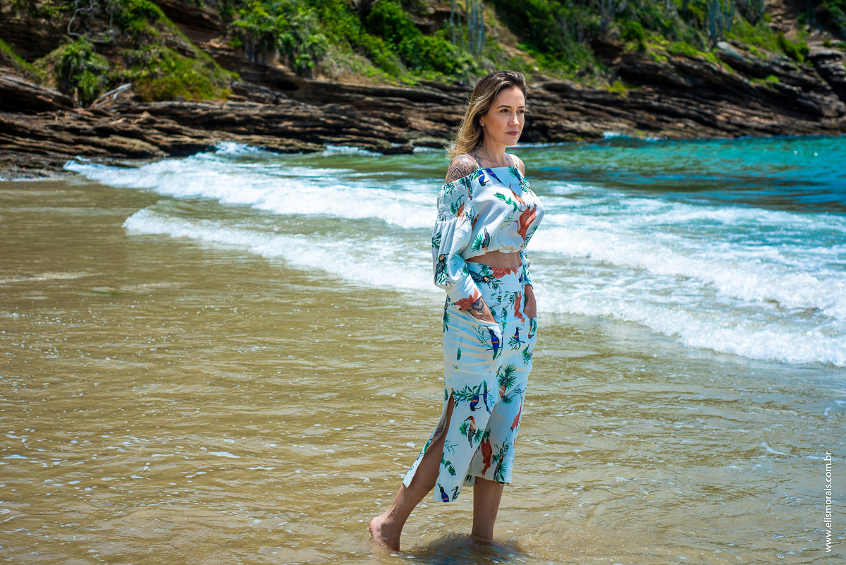 ensaio fotográfico feminino na Praia dos Amores em Búzios - RJ