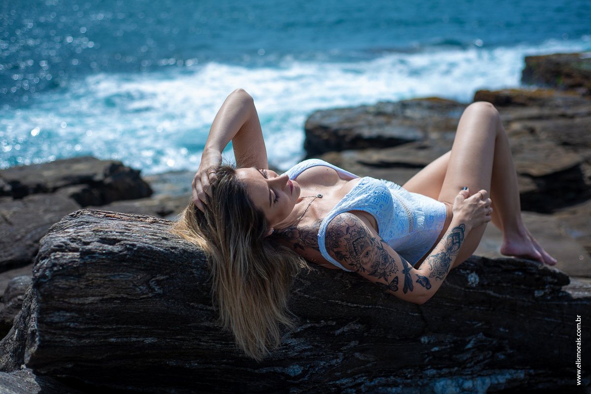 ensaio fotográfico feminino na Praia dos Amores em Búzios - RJ