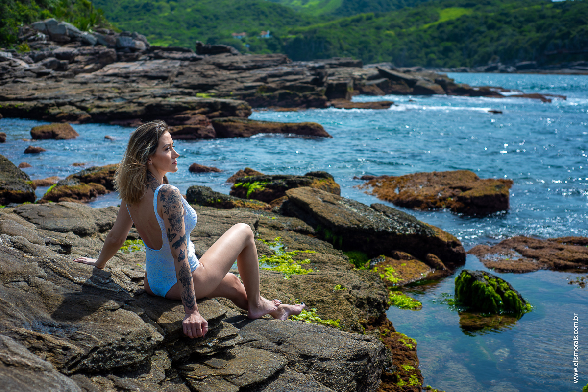 ensaio fotográfico feminino na Praia da Foca em Búzios - RJ