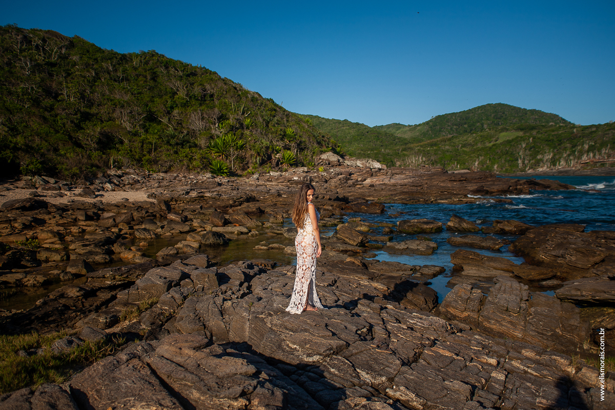 ensaio fotográfico feminino na Praia da Foca em Búzios - RJ