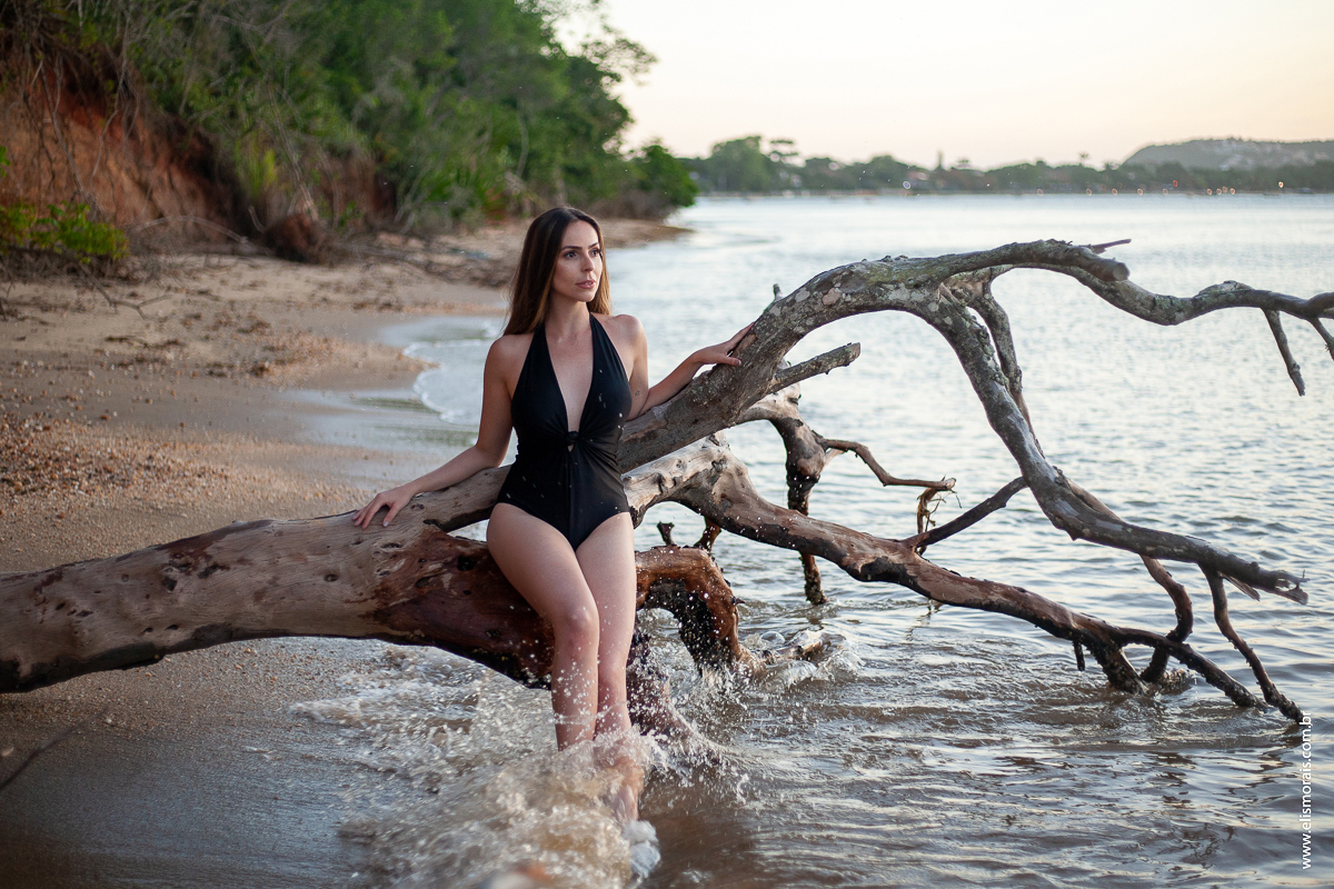 ensaio fotográfico feminino na Enseada do Gancho em Búzios - RJ