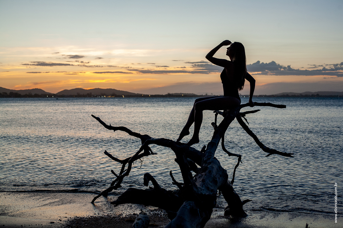 ensaio fotográfico feminino na Enseada do Gancho em Búzios - RJ