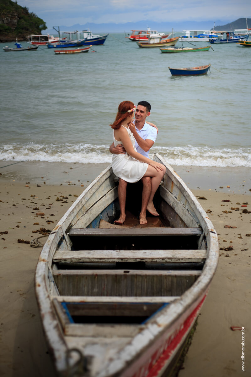foto de casal dentro do barco