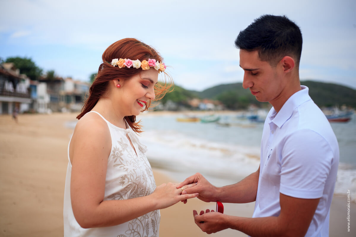 troca de alianças em pedido de casamento