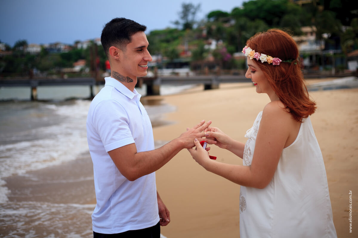 troica de alianças em pedido de casamento em Búzios