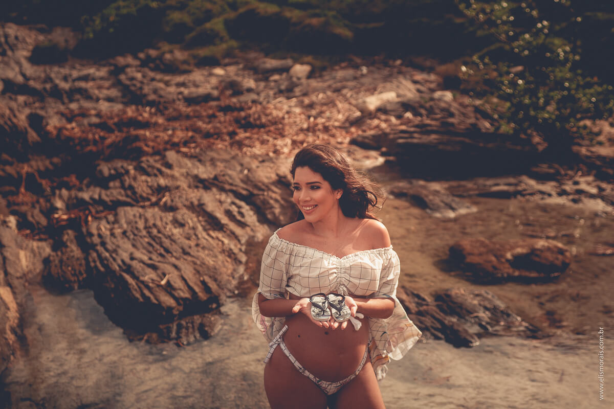 ensaio fotográfico gestante na Praia da Foca em Búzios - RJ