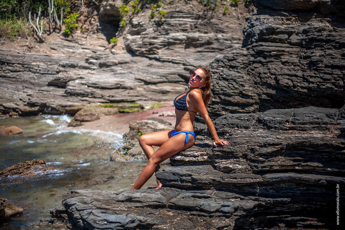 ensaio fotográfico feminino na Praia do Forno em Búzios - RJ