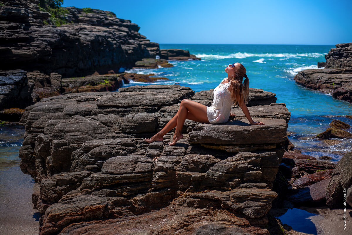 ensaio fotográfico feminino na Praia da Foca em Búzios - RJ