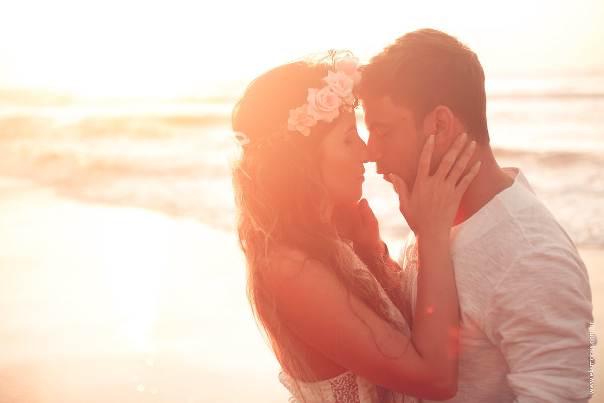 foto de casal na contra luz