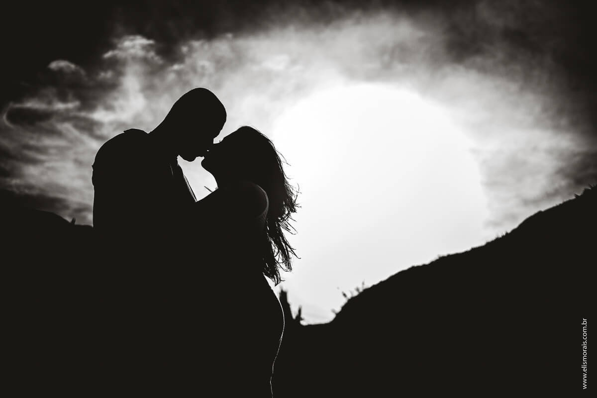 ensaio fotográfico de casal na contra luz em Búzios - RJ