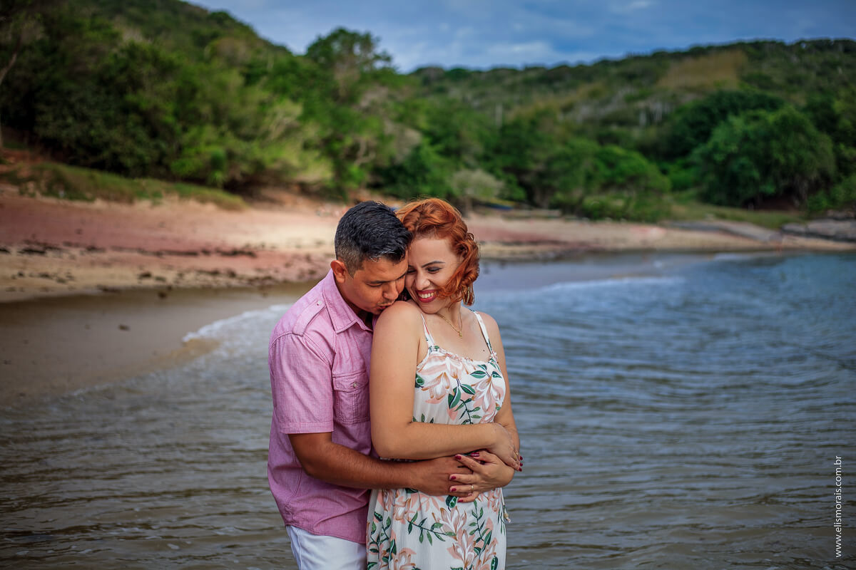 ensaio fotográfico de casal na Praia do Forno em Búzios - RJ
