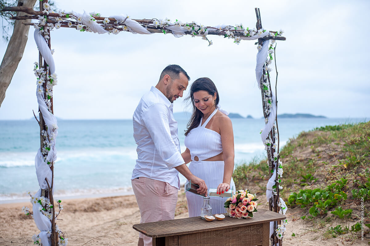 Elopement Wedding, casamento a dois da Tamara e Vinicius na Praia de Tucuns em Búzios - RJ