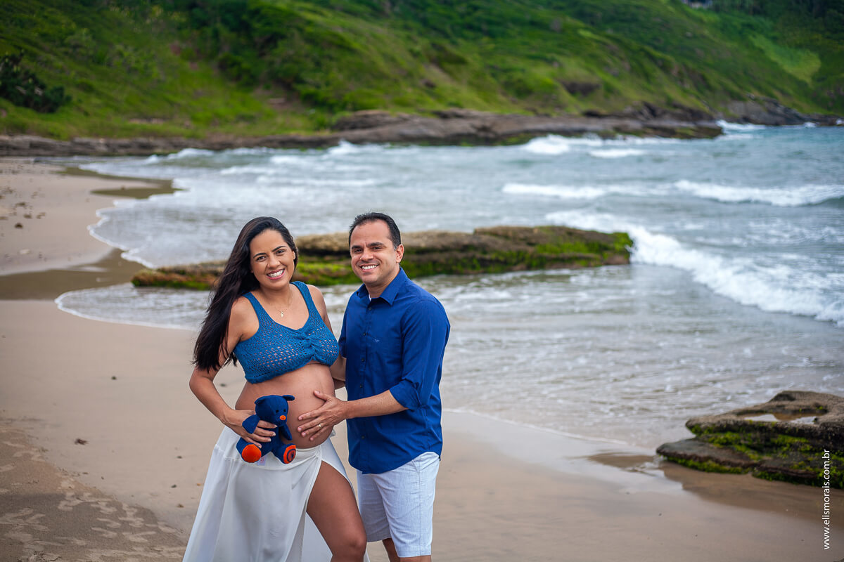 ensaio fotográfico gestante na Praia Brava em Búzios - RJ