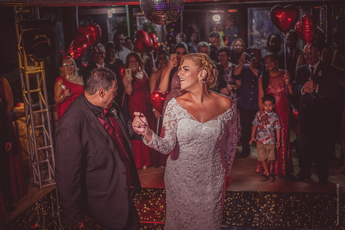 dança dos noivos na festa de casamento realizada no Geribá Tennis Park em Búzios - RJ