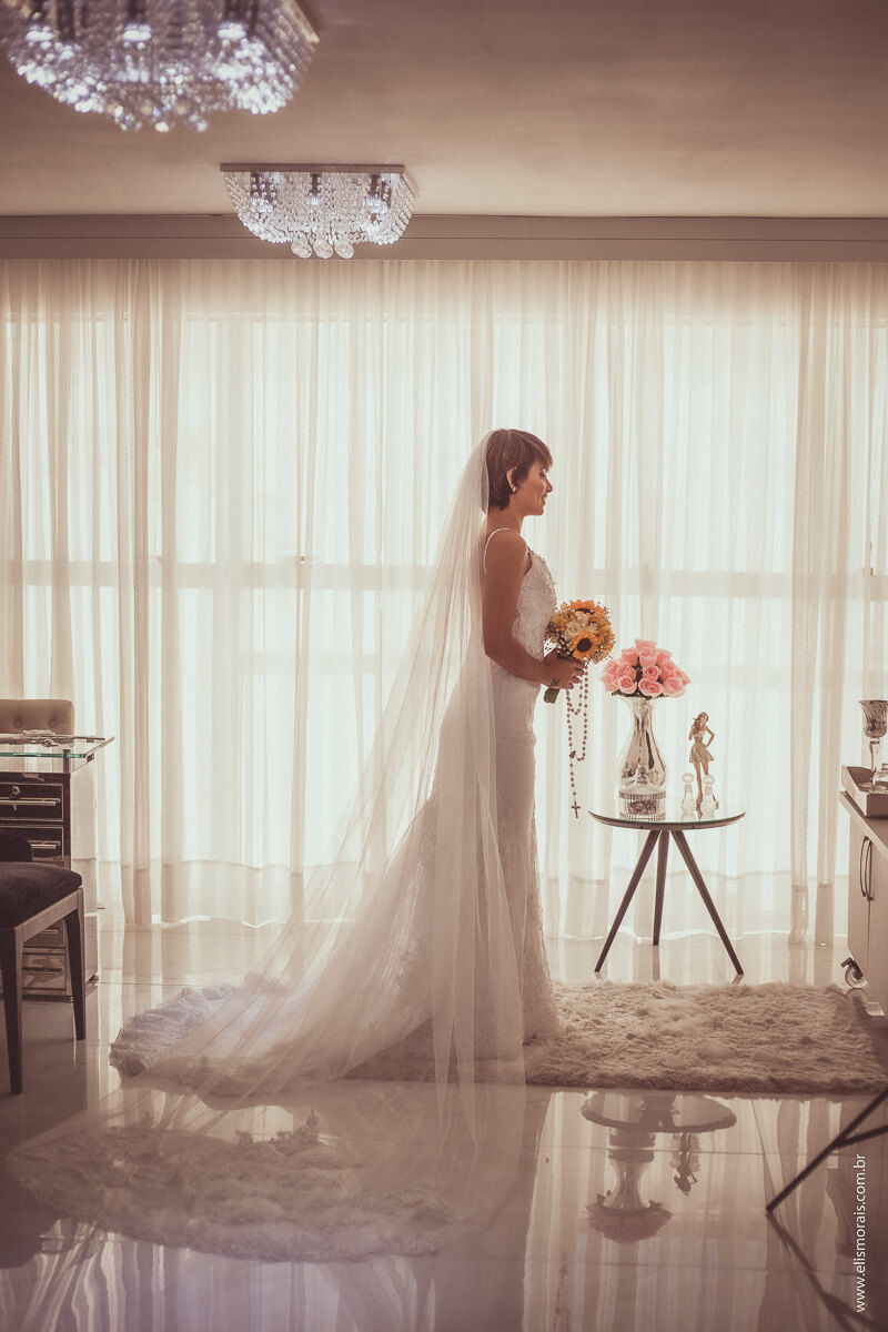 Noiva no Salão pronta para o casamento 