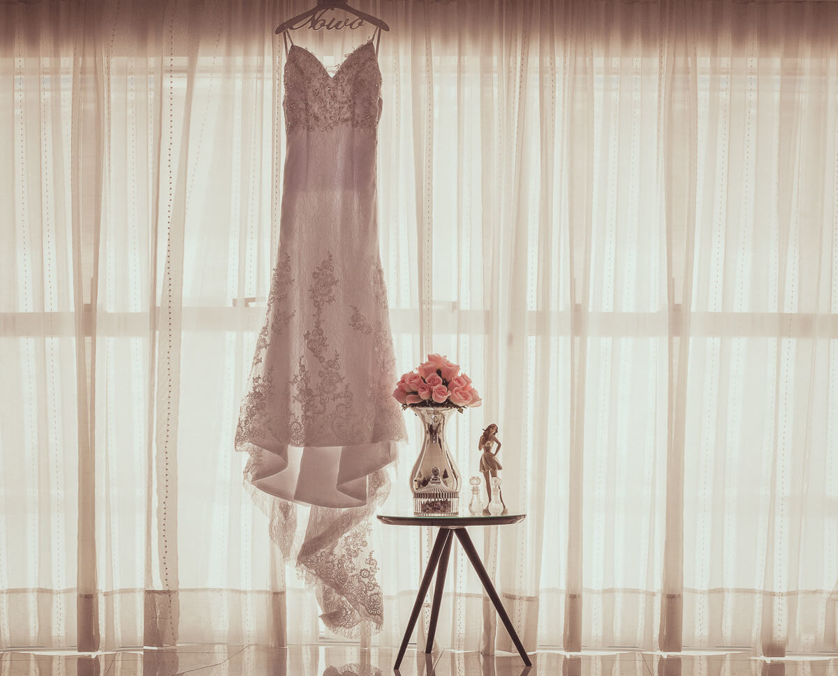 vestido da noiva no salão de beleza  casamento Nídia e Murilo em Cabo Frio - RJ