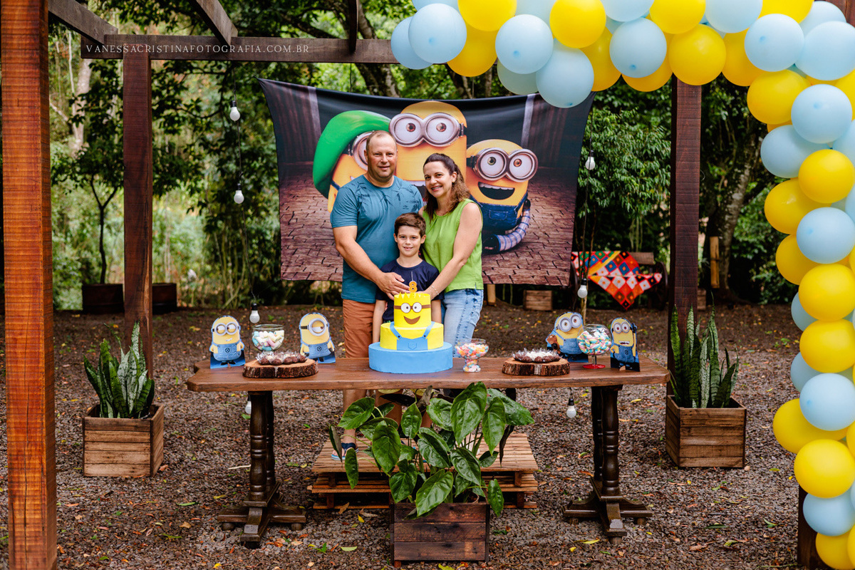 Aniversário Infantil 8 anos menino - temática dos minions - banho de chuva - recanto dos sonhos e festas - fotógrafa de aniversário infantil - Vanessa Cristina Fotografia