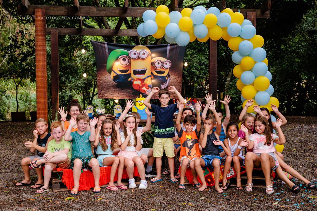 Aniversário Infantil 8 anos menino - temática dos minions - banho de chuva - recanto dos sonhos e festas - fotógrafa de aniversário infantil - Vanessa Cristina Fotografia