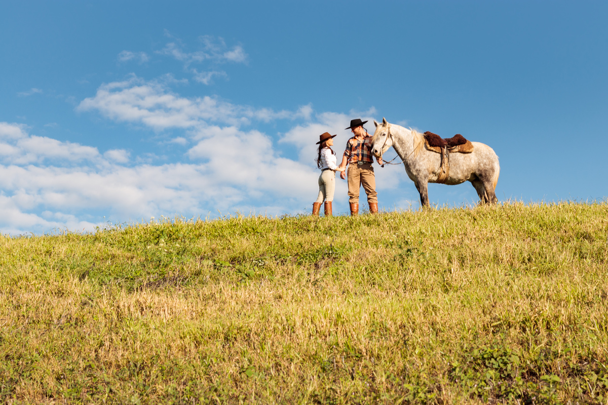 Book Rural Fotografia de casal Ensaio fotográfico de casal com cavalo em Soledade RS com a fotógrafa Vanessa Cristina Fotografia