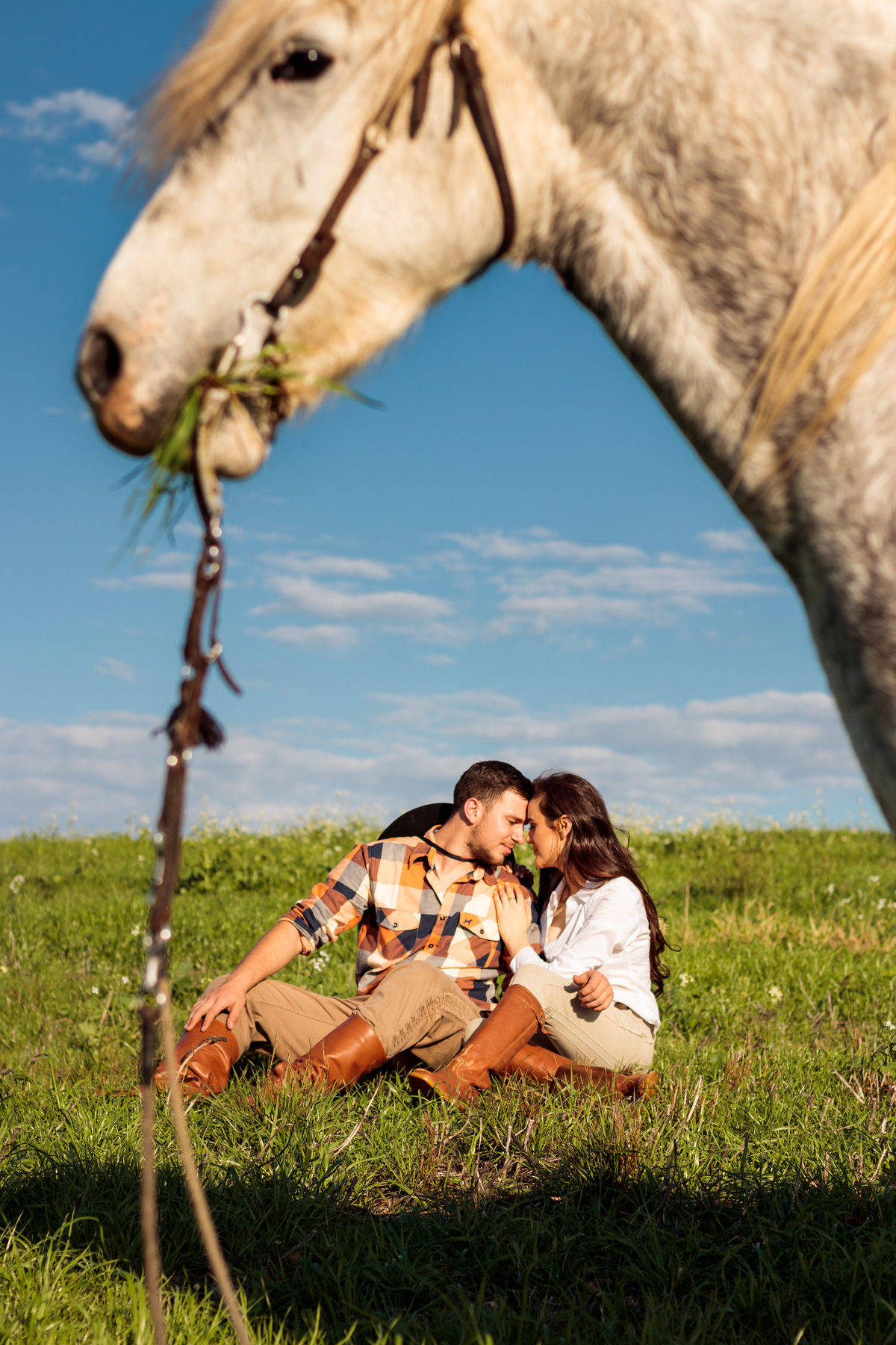 Book Rural Fotografia de casal Ensaio fotográfico de casal com cavalo em Soledade RS com a fotógrafa Vanessa Cristina Fotografia